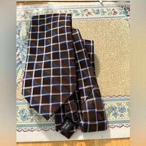 Michael Kors Tie hundred percent silk, brown blue, beige. Very nice